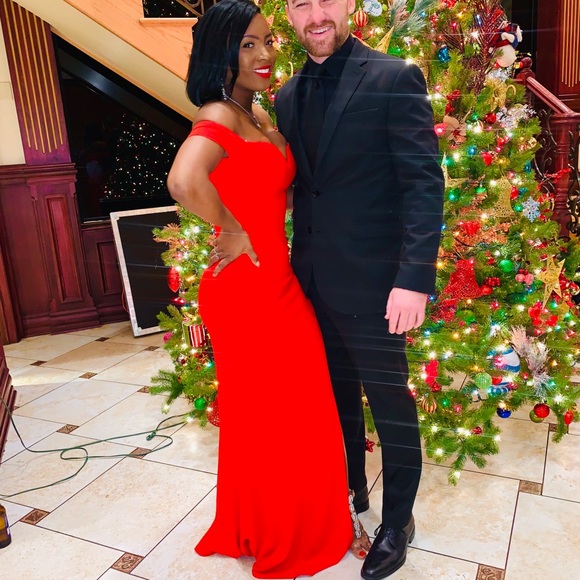 Long Red off shoulder Windsor dress size small - Picture 1 of 7